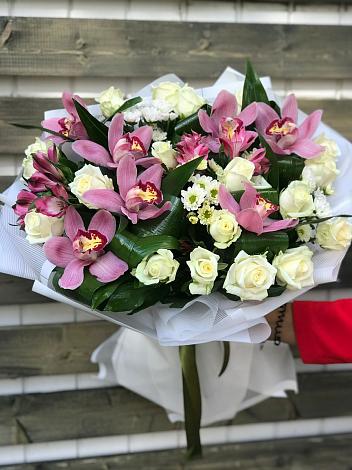 Букет цветов из: Розы и Хризантемы в Майском Пермский край