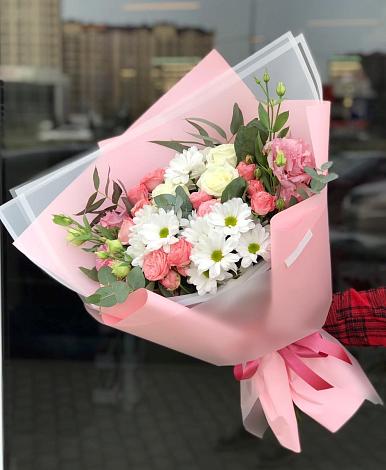Букет цветов из: Розы, Лизиантусы и Хризантемы в Майском Пермский край